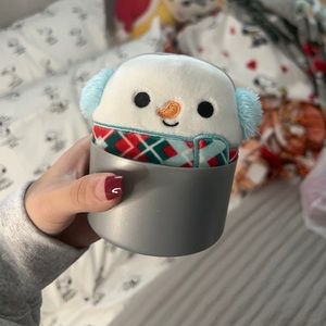 Manny the snowman SQUISHMELLOW
